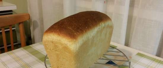 Senape e pane al latte in una macchina per il pane