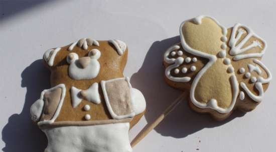 We decorate gingerbread cookies, cookies