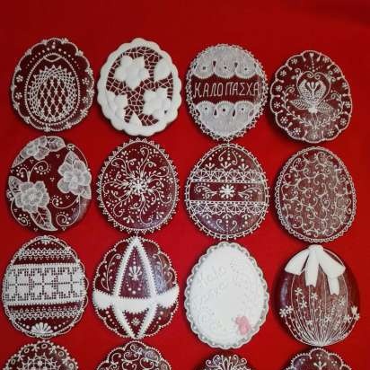 We decorate gingerbread cookies, cookies