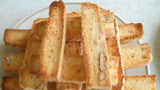 Eiwitbiscotti met noten