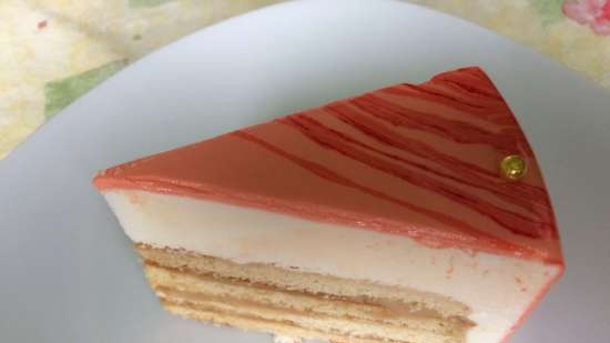 Tarta de mousse de miel con caramelo salado