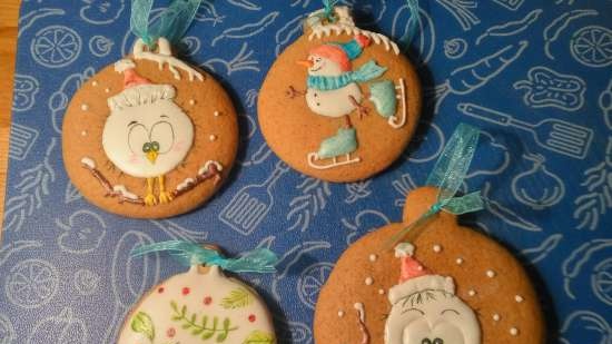 We decorate gingerbread cookies, cookies