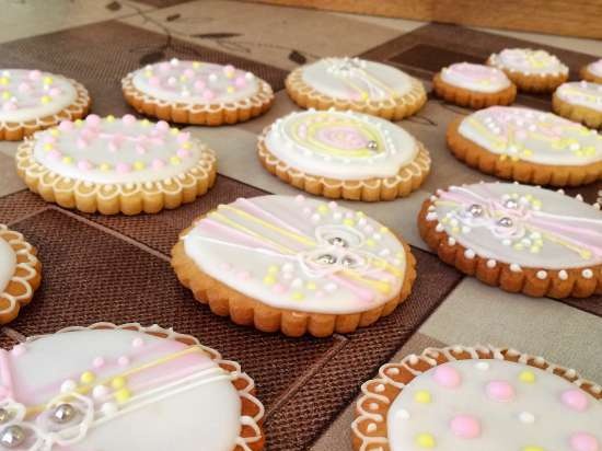 Pinalamutian namin ang cookies ng gingerbread, cookies