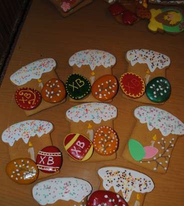 We decorate gingerbread cookies, cookies