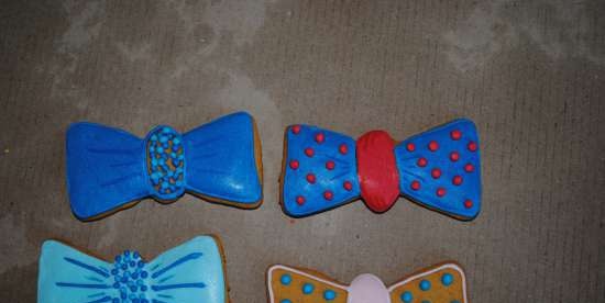 We decorate gingerbread cookies, cookies