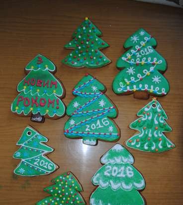 We decorate gingerbread cookies, cookies