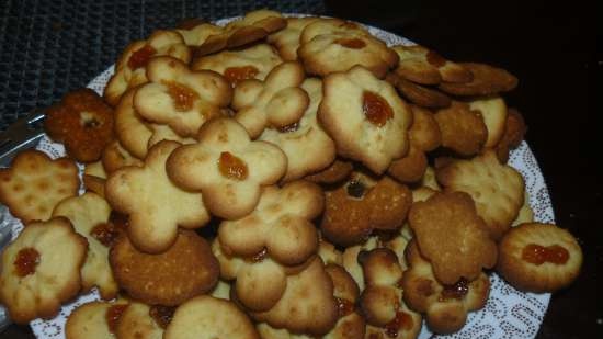 Chamomile shortbread cookies (ayon sa uri ng Kurabye)