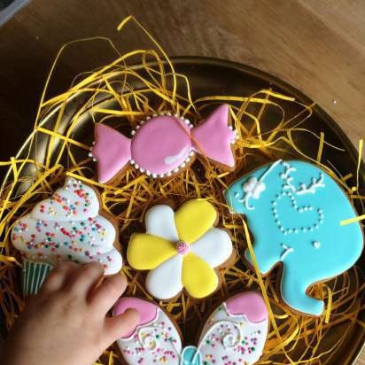 Decoramos galletas de jengibre, galletas