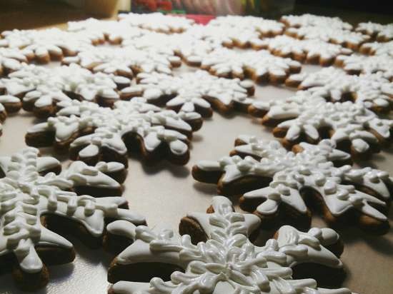 Pinalamutian namin ang cookies ng gingerbread, cookies