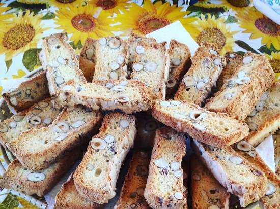 Eiwitbiscotti met noten