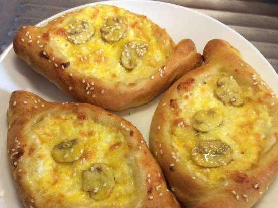 Khachapuri Adjarian