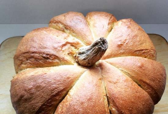 Pan de calabaza en forma de calabaza con harina de espelta, semillas de calabaza, aceite de calabaza y cúrcuma