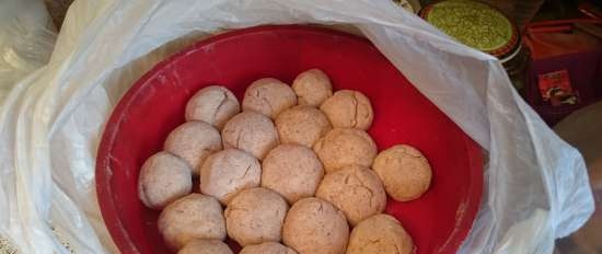 Portion whole grain bread with sour cream and flaxseed flour