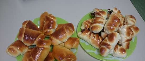 Buns with boiled condensed milk