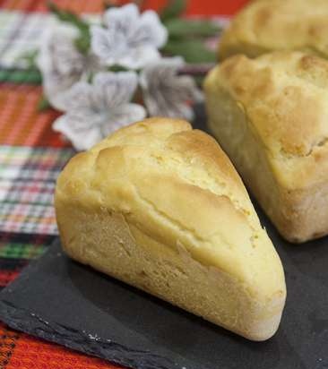 Pan de maíz con leche