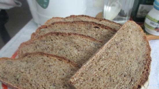 Pane contadino al miele su lievito madre maturo