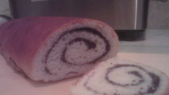 Torta di rotolo di semi di papavero a lievitazione naturale