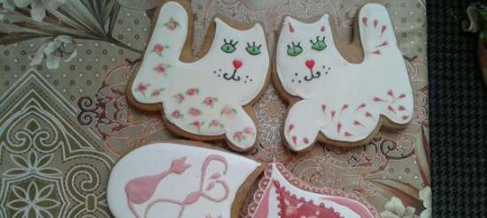 We decorate gingerbread cookies, cookies