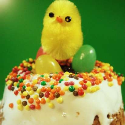 Examples of decorating Easter cakes and Easter