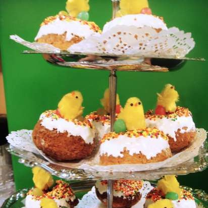 Examples of decorating Easter cakes and Easter