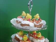 Examples of decorating Easter cakes and Easter