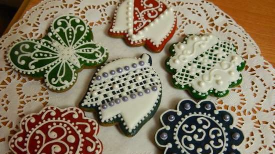 We decorate gingerbread cookies, cookies