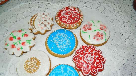 Pinalamutian namin ang cookies ng gingerbread, cookies