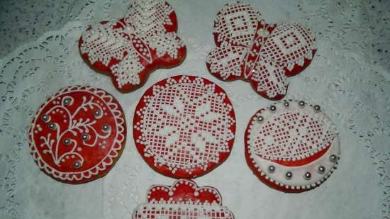 We decorate gingerbread cookies, cookies