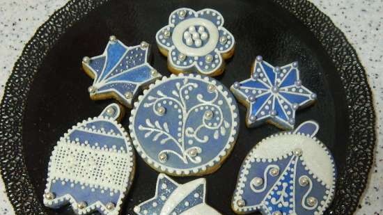 We decorate gingerbread cookies, cookies