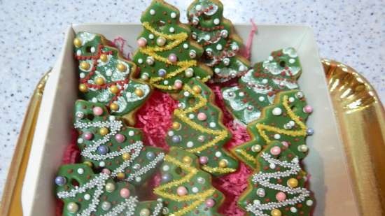 Pinalamutian namin ang cookies ng gingerbread, cookies