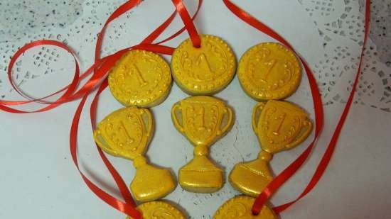 Decoramos galletas de jengibre, galletas