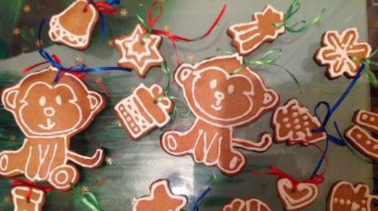 We decorate gingerbread cookies, cookies