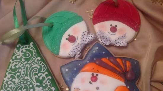 We decorate gingerbread cookies, cookies