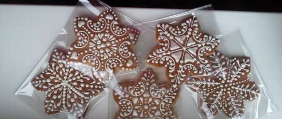 We decorate gingerbread cookies, cookies