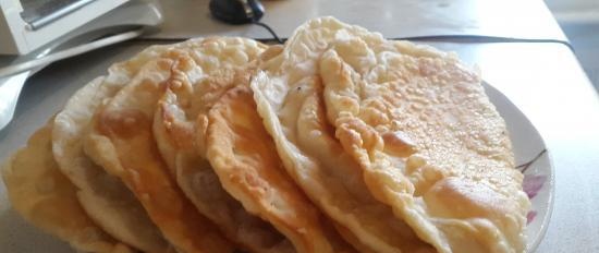 Chebureks trên bột bia (máy làm bánh sandwich Steba)