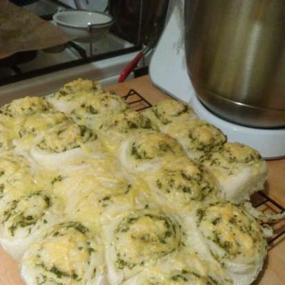 Garlic rolls with cheese, from flatbread dough