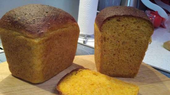 Pane alle carote in una macchina per il pane