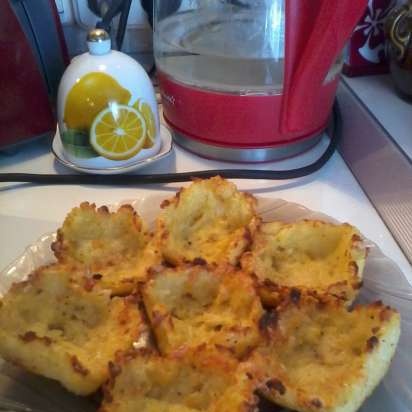 Potato nests with herring