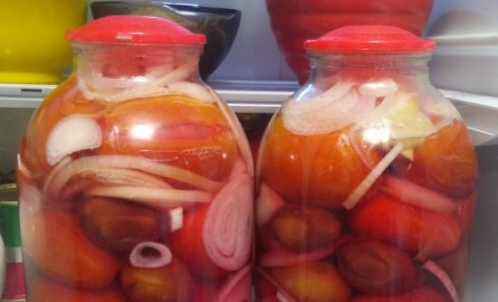 Tomates con cebolla y aceite vegetal