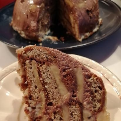 Torta di panpepato con banane e panna acida (no prodotti da forno)