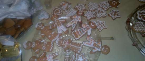 We decorate gingerbread cookies, cookies