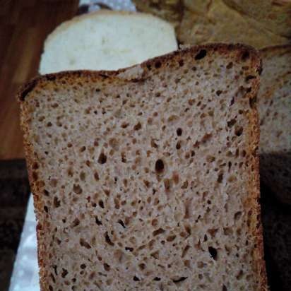 Rye-wheat bread with rye sourdough