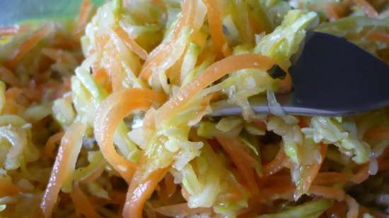 Ang style na Korean na zucchini at carrot salad