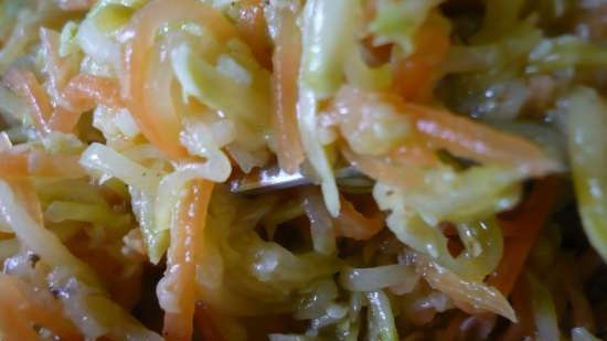 Ang style na Korean na zucchini at carrot salad