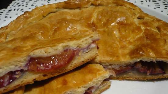 Torta di frutta chiusa a base di pseudo sfoglia con siero di latte