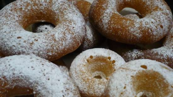 Mga donut mula sa maramihang lebadura ng lebadura (oven)