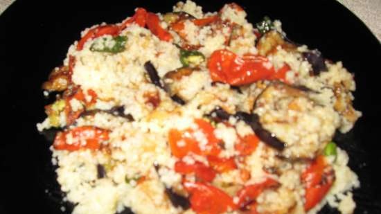 Insalata di melanzane grigliate, verdure essiccate e cuscus (grill, microonde)