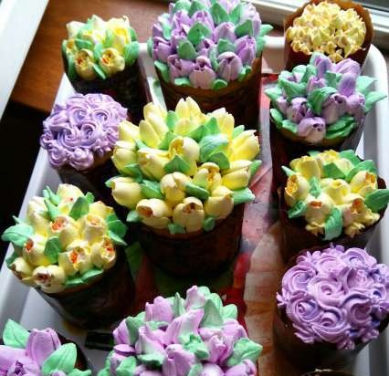 Examples of decorating Easter cakes and Easter