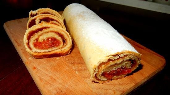 Rotolo con albicocche secche e marmellata