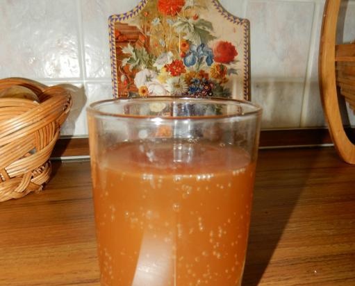 Kvass som fra en butikstønde (hurtig kvass)